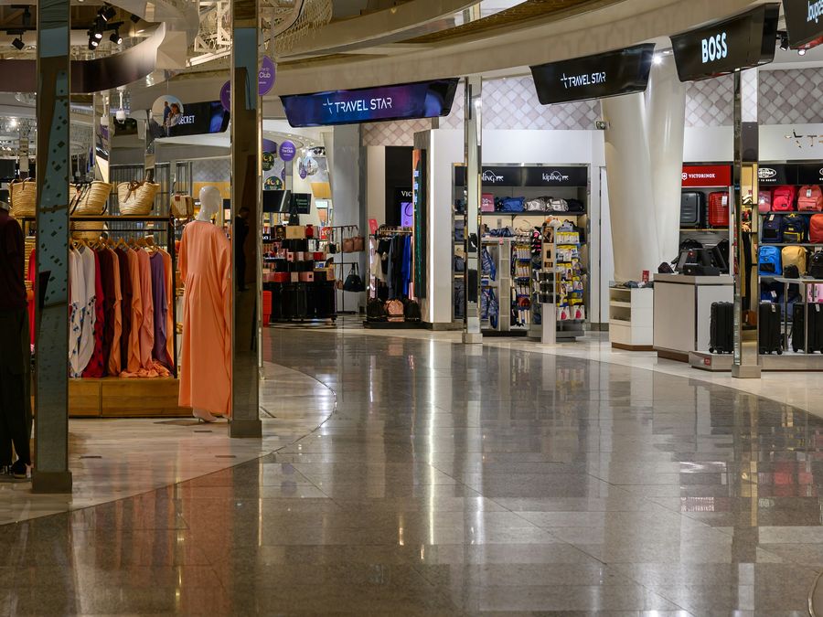 Galerie de boutiques en zone de transit